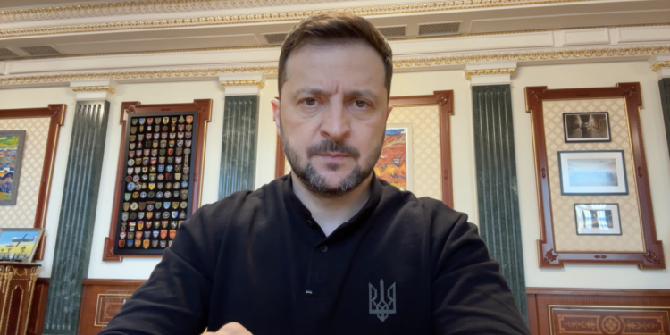 Зеленський збирав військовий кабінет. Про що йшлося (ВІДЕО)