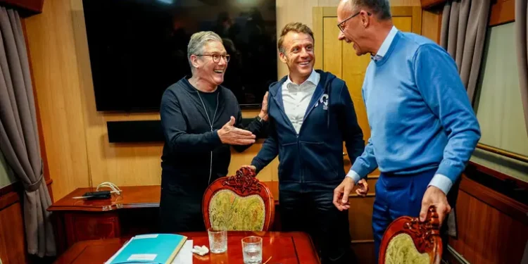 Російська пропаганда звинуватила Мерца, Макрона і Стармера у вживанні кокаїну дорогою до Києва. Розслідування (ФОТО, ВІДЕО)