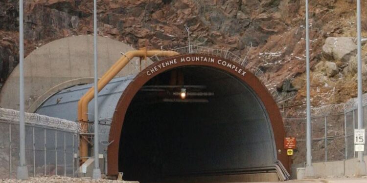 Ексчиновниця часів Буша заявила, що в США існує система бункерів, побудована за $21 трлн.