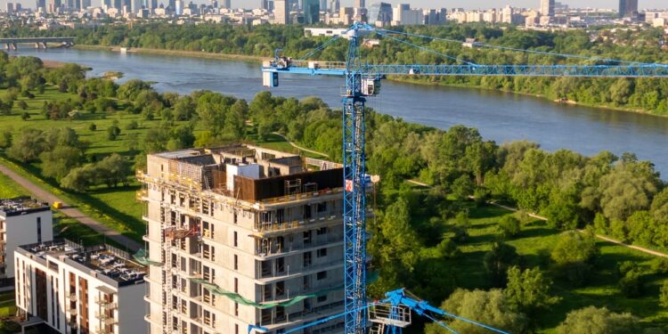 Українці найбільше з іноземців купують нерухомість у Польщі – бо у Варшаві дешевше, ніж у Києві