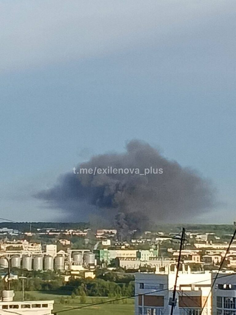 У РФ після атаки дронів горять два заводи в Саранську (ФОТО, ВІДЕО) 3 У РФ після атаки дронів горять два заводи в Саранську (ФОТО, ВІДЕО) 2