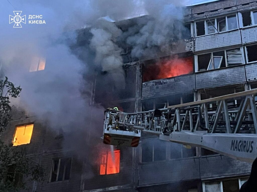 У Києві внаслідок нічної атаки 2 загиблих (ФОТО) 3 У Києві внаслідок нічної атаки 2 загиблих (ФОТО) 2