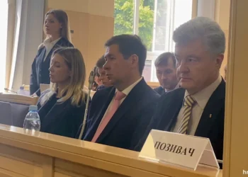 Верховний Суд почав розгляд позову Порошенка щодо зняття санкції і хоче, щоб Офіс президента надав докази