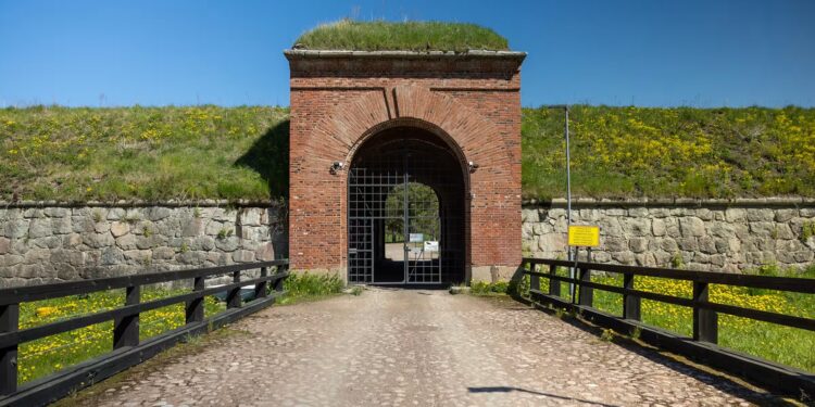 У Фінляндії побудоване колись росіянами укріплення продали за 1 євро – фортецю перетворять на туристичний оазис (ФОТО)