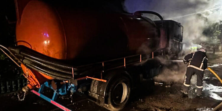 Підпал автівки та кімната в будинку – які пожежі вчора гасили на Миколаївщині