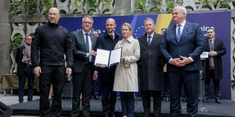 Україна отримає від ЄС майже 1,9 млрд євро на зброю – за рахунок росіян