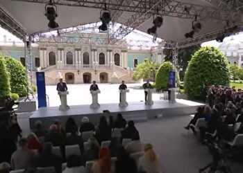 Ніякого припинення постачання зброї. Макрон і Стармер заявили про неприйнятність будь-яких умов до перемир’я від РФ