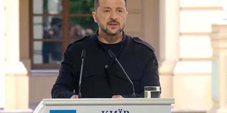 Зеленський розкритикував ідею Келлога про буферну зону: “Якщо ми відійдем на 15 км від Херсона – не буде Херсона”