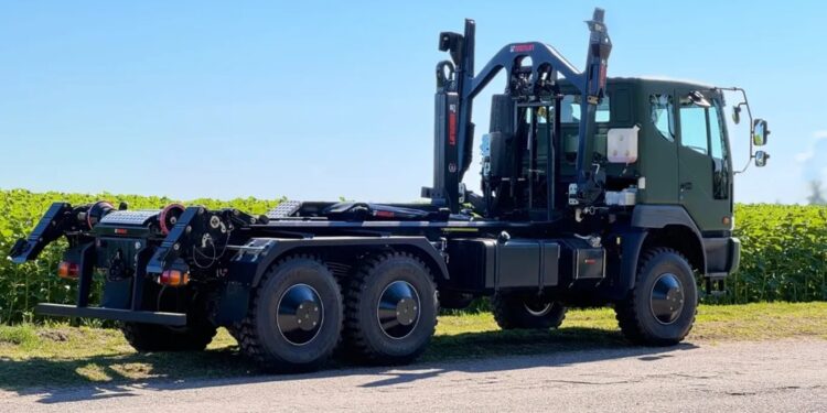 З початку року Міноборони допустило до експлуатації понад 50 зразків автомобільної техніки