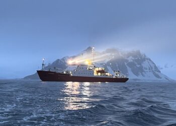 «Ноосфера» успішно закінчила четвертий Антарктичний сезон, рекордний за кількістю рейсів та міжнародною співпрацею