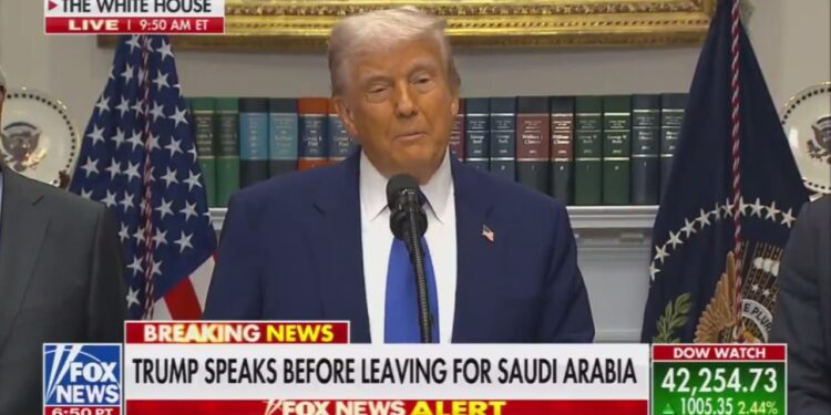 Трамп шантажує Путіна? Заявив, що  може прилетіти в Стамбул