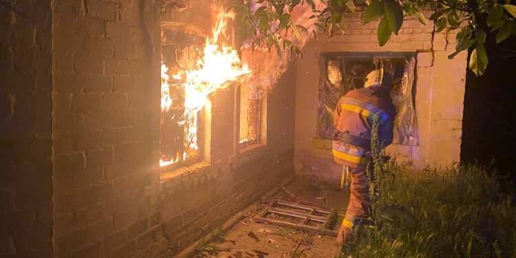 За добу на Миколаївщині вогнеборці ліквідували три пожежі (ФОТО)