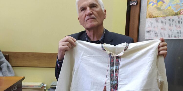 У День вишиванки музей в Миколаєві отримав подарунок – колекцію вишиванок (ФОТО)