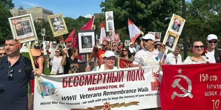 У Вашингтоні  росіяни провели “безсмертний полк”, їх супроводжували українці (ВІДЕО)