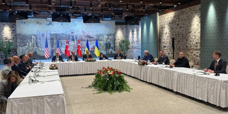 Справедливий і стійкий мир, військовополонені, депортовані діти – що обговорювали учасники зустрічі Україна-Туреччина-США в Стамбулі