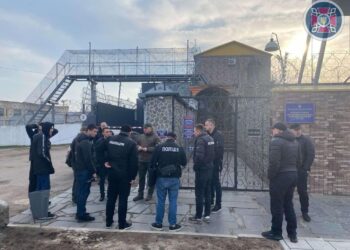 У колонії на Миколаївщині викрили трьох засуджених, які примушували інших ув’язнених не давати показання проти членів злочинних угрупувань (ФОТО)