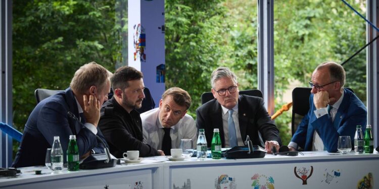 Зеленський, Макрон, Мерц, Стармер і Туск обговорили з Трампом перемовини з росіянами у Стамбулі