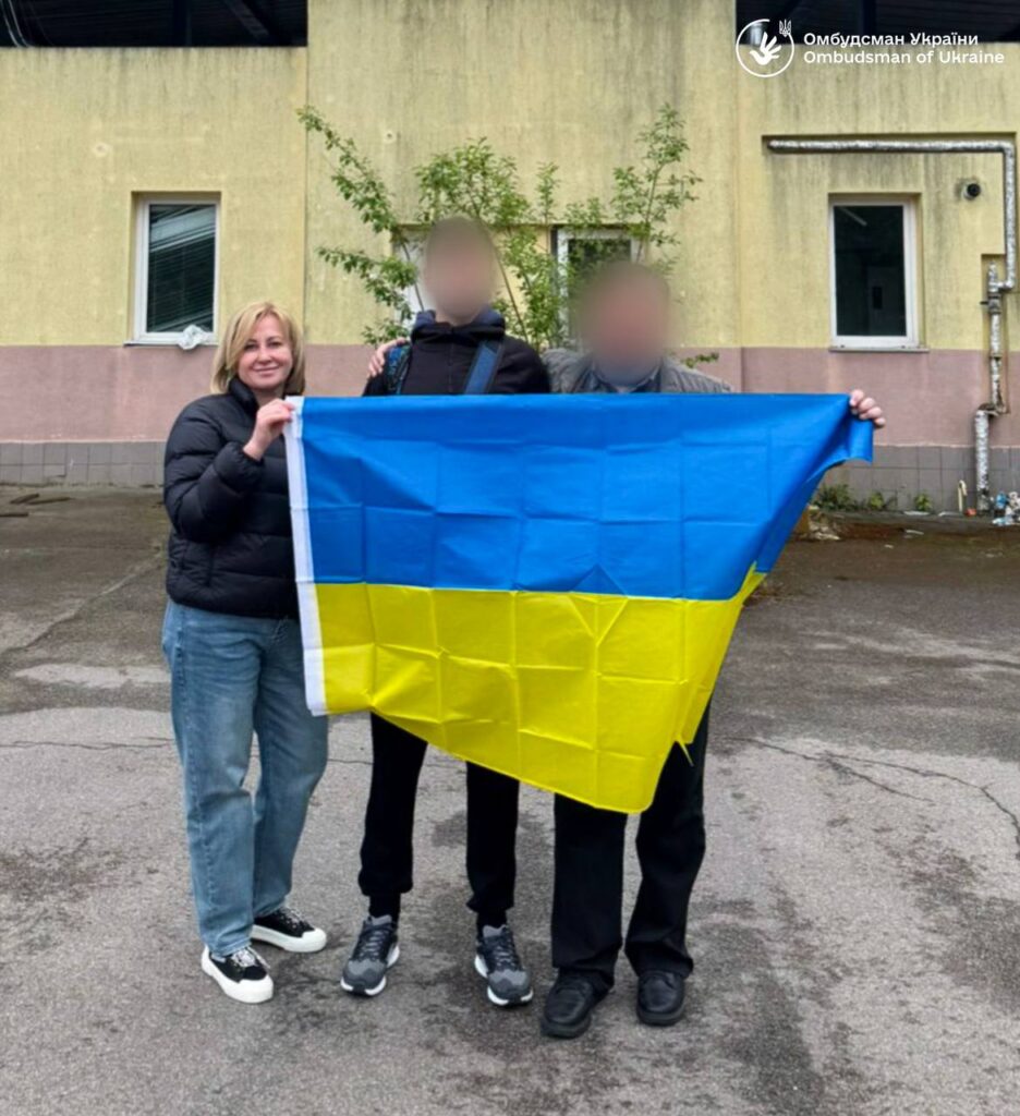 Україна повернула з ТОТ підлітка - допомогла йому возз’єднатися з батьком (ФОТО) 5 Україна повернула з ТОТ підлітка - допомогла йому возз’єднатися з батьком (ФОТО) 4