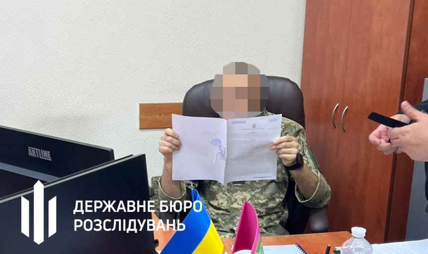 Голову ВЛК у Держприкордонслужбі затримали на хабарі (ФОТО, ВІДЕО) 3 Голову ВЛК у Держприкордонслужбі затримали на хабарі (ФОТО, ВІДЕО) 2