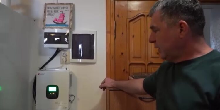 У Миколаєві дитячим будинкам сімейного типу та прийомним родинам встановили сонячні електростанції