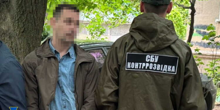 CБУ затримала зрадника – він влаштувався до оборонного заводу на Одещині, щоб викрасти документи (ФОТО)