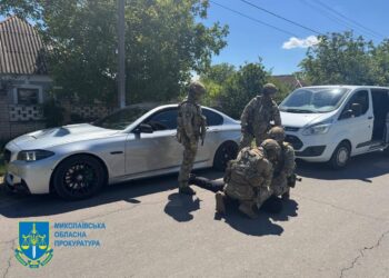 У Миколаєві затримали містянина з майже кілограмом канабісу (ФОТО)