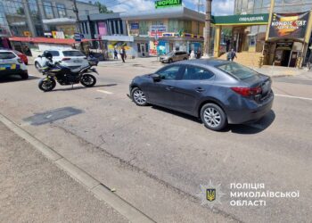 У Миколаєві жінка на Мазді збила жінку-пішохода, поліція шукає свідків