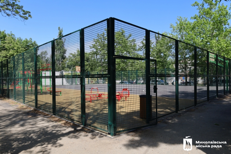 У Миколаєві за підтримки Данії відновили 23 житлові будинки та 2 спортмайданчики, пошкоджені через російські обстріли (ФОТО) 3 У Миколаєві за підтримки Данії відновили 23 житлові будинки та 2 спортмайданчики, пошкоджені через російські обстріли (ФОТО) 2
