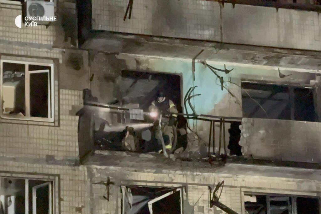 Київ пережив масовану ракетно-дронову атаку (ФОТО) 3 Київ пережив масовану ракетно-дронову атаку (ФОТО) 2