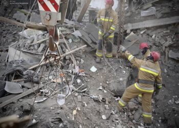 У Миколаєві з-під завалів дістали тіло загиблої жінки