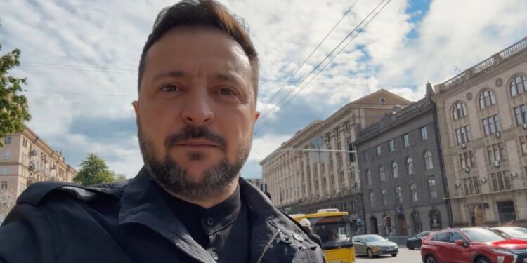 Зеленський привітав українців з Днем перемоги (ВІДЕО)