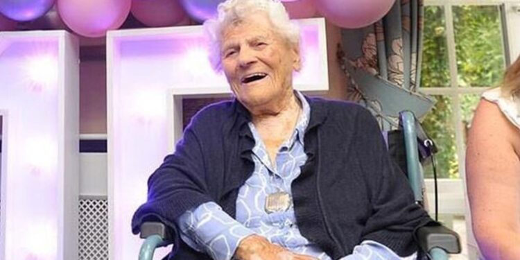 Британка стала найстарішою людиною у світі і розповіла, в чому секрет довголіття