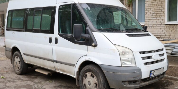 Від громади Миколаєва військовим передали автомобіль (ФОТО)