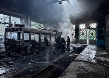 Росіяни атакували Харків дронами – двоє постраждалих, пошкоджено тролейбусне депо та житлові будинки (ФОТО)