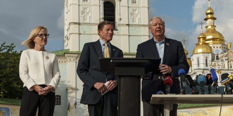 У Києві з візитом сенатори Ліндсі Грем і Річард Блюменталь. З чим приїхали (ФОТО)