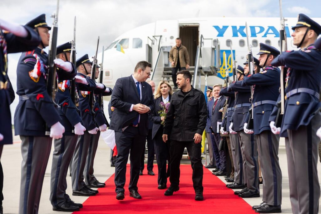 Зеленський сьогодні у Чехії. Програма візиту (ФОТО) 5 Зеленський сьогодні у Чехії. Програма візиту (ФОТО) 4
