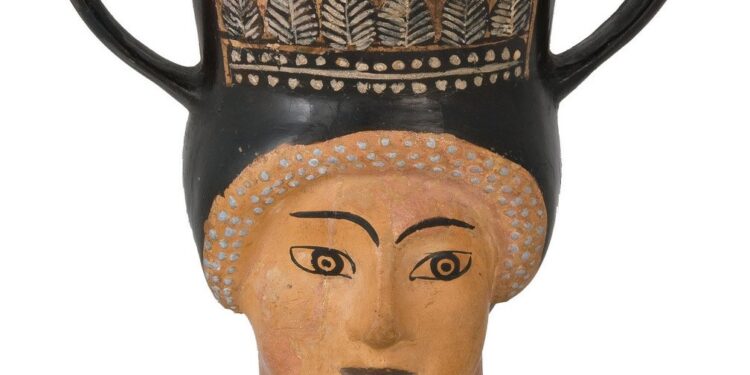 Давньогрецька обрядова чаша, знайдена в Ольвії поблизу Миколаєва, зберігається в Національному музеї історії України