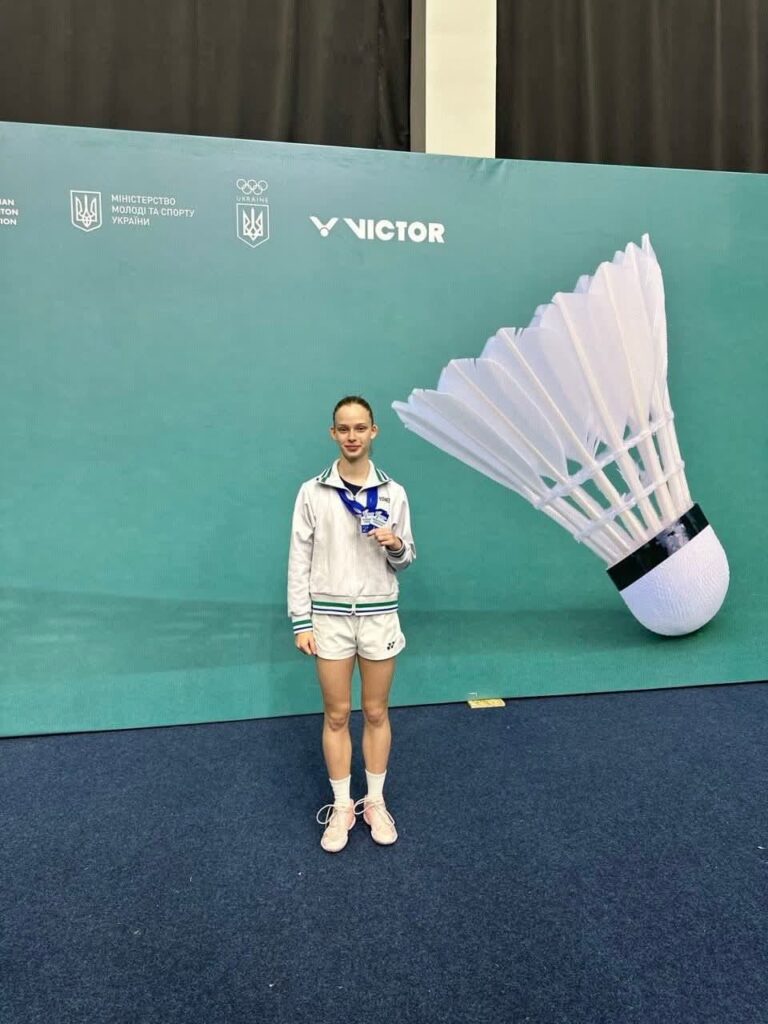 Миколаївська спортсменка здобула дві нагороди чемпіонату України з бадмінтону U-17 (ФОТО) 3 Миколаївська спортсменка здобула дві нагороди чемпіонату України з бадмінтону U-17 (ФОТО) 2