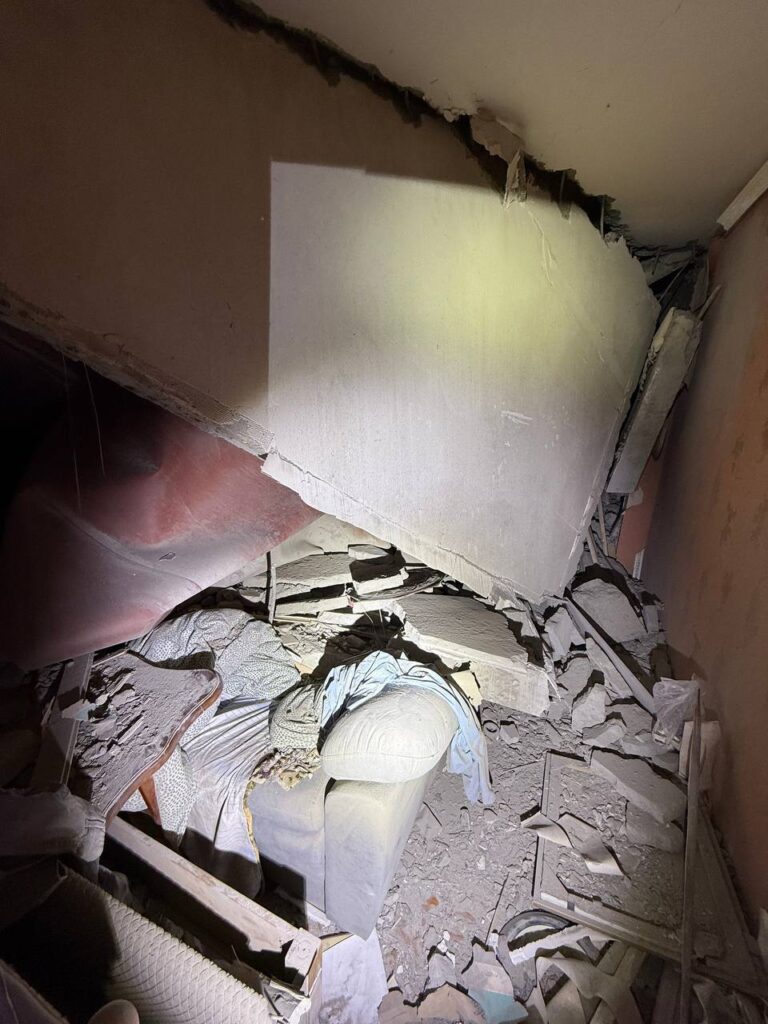 В Одесі внаслідок нальоту дронів зруйнована багатоповерхівка, 2 загиблих (ФОТО, ВІДЕО) 9 В Одесі внаслідок нальоту дронів зруйнована багатоповерхівка, 2 загиблих (ФОТО, ВІДЕО) 8