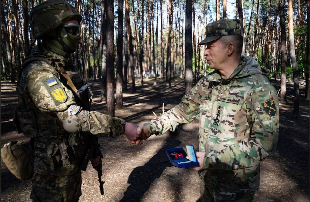 «Ця операція досягла більшості поставлених цілей» - Сирський нагородив воїнів за участь у Курській операції (ФОТО) 3 «Ця операція досягла більшості поставлених цілей» - Сирський нагородив воїнів за участь у Курській операції (ФОТО) 2