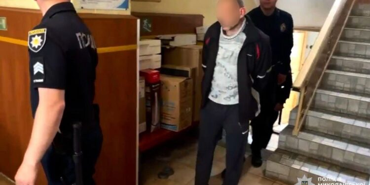 Арештований без застави житель Вознесенська, який кинув гранату в поліцейських (ФОТО)