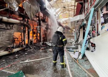 Харків пережив масовану атаку – 17 влучань, горить ринок Барабашово (ВІДЕО)