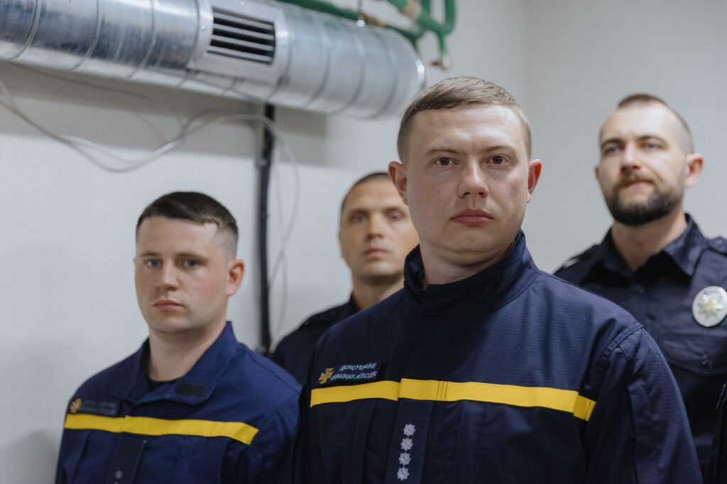 Миколаївські рятувальники – серед відзначених міністром внутрішніх справ Ігорем Клименко (ФОТО) 19 Миколаївські рятувальники – серед відзначених міністром внутрішніх справ Ігорем Клименко (ФОТО) 18