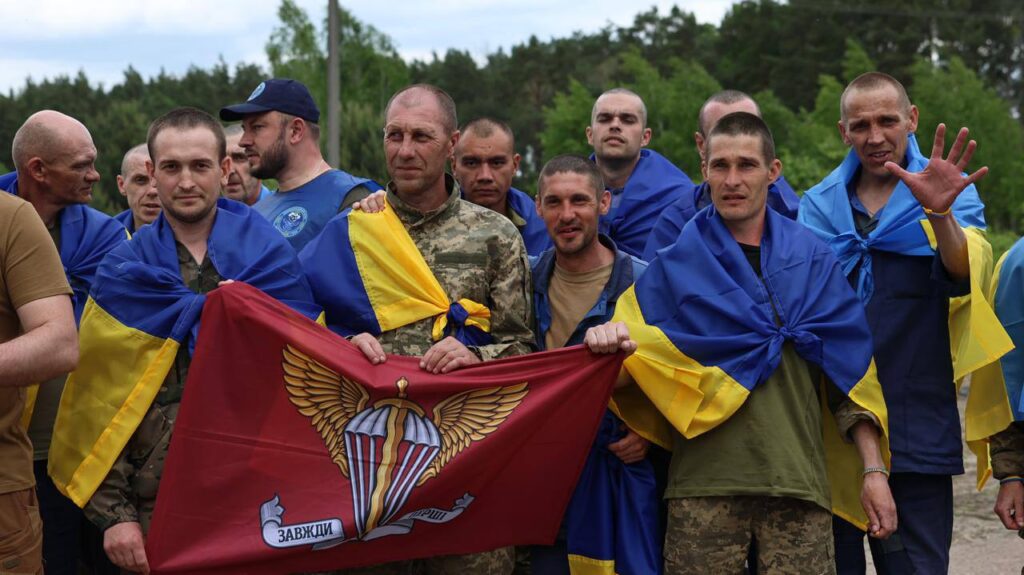 Наші вдома. Ще 307 захисників повернула Україна, зокрема – 27 захисників Маріуполя (ФОТО) 21 Наші вдома. Ще 307 захисників повернула Україна, зокрема – 27 захисників Маріуполя (ФОТО) 20