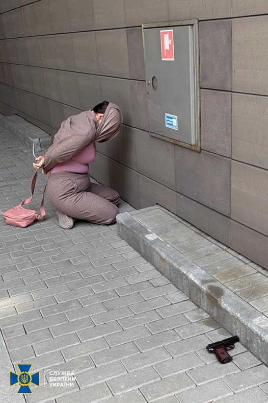 СБУ показало нападницю на Стерненка (ФОТО) 3 СБУ показало нападницю на Стерненка (ФОТО) 2