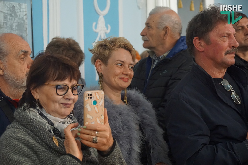 «Театр на Адміральській: минуле й сьогодення в картинах митця» - у Миколаєві відкрилась виставка Анатолія Крутікова (ФОТО) 25 «Театр на Адміральській: минуле й сьогодення в картинах митця» - у Миколаєві відкрилась виставка Анатолія Крутікова (ФОТО) 24