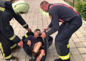 В Одесі хлопчик заліз на вагон – струмом його відкинуло під поїзд (ФОТО)