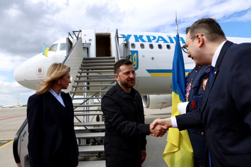 Зеленський сьогодні у Чехії. Програма візиту (ФОТО) 3 Зеленський сьогодні у Чехії. Програма візиту (ФОТО) 2