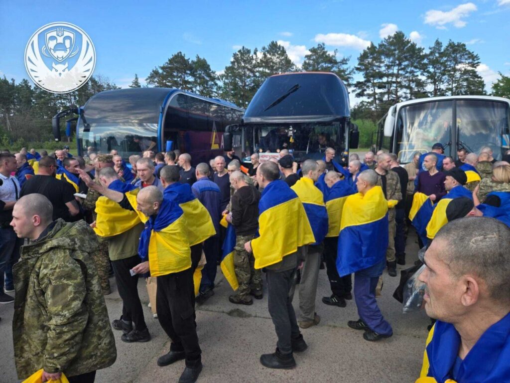 Наші вдома. Сьогодні Україна повернула 390 людей, на вихідних очікуємо ще (ФОТО) 19