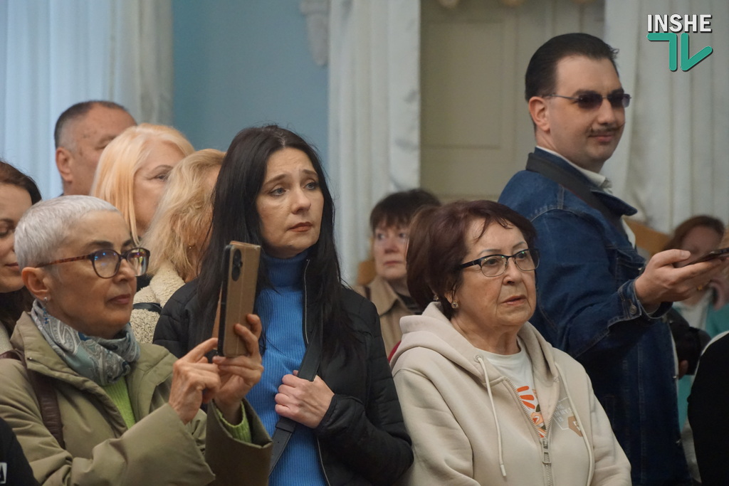 «Театр на Адміральській: минуле й сьогодення в картинах митця» - у Миколаєві відкрилась виставка Анатолія Крутікова (ФОТО) 29 «Театр на Адміральській: минуле й сьогодення в картинах митця» - у Миколаєві відкрилась виставка Анатолія Крутікова (ФОТО) 28
